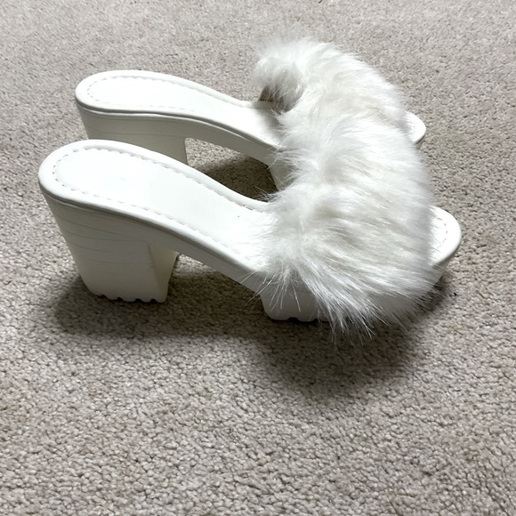 Fuzzy heels - Picture 1 of 4